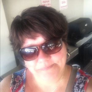 Meet your Posher, Dina